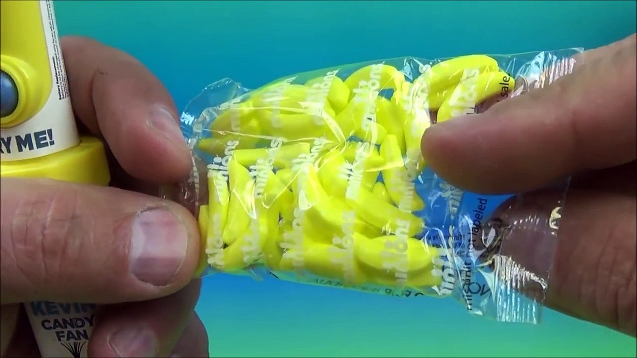 2015 MINIONS MOVIE EXCLUSIVE CANDY TOYS VIDEO REVIEW