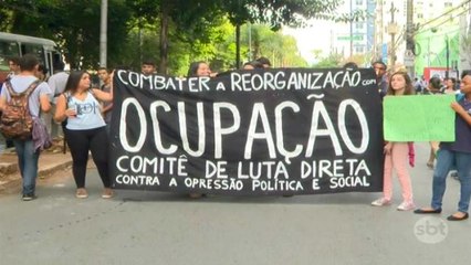 SP: Alunos ocupam escola em protesto contra reorganização escolar