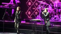 Tegan & Sara I Couldnt Be Your Friend (720p) Live in Las Vegas 9 26 14