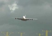 Airbus A380 Faces Tricky Landing in Crosswind