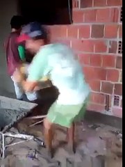 اسرع عامل بناء