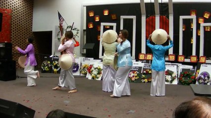 Vietnamese Hat dance