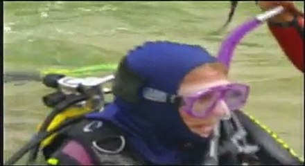 A woman learning scuba diving 2