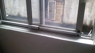 Open and close the window by linear actuator