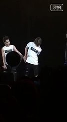 FANCAM EXO Funny Baekhyun doing belly button[EXOLuXio in Taipei]