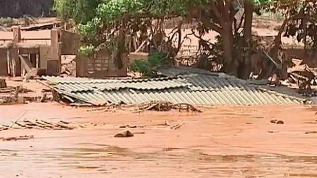 Governo de Minas Gerais culpa mineradora pela tragédia em Mariana