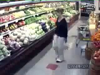 ﻓﻲ ﺑﺎﻟﻬﺎ ﻣﺎ ﻳﺘﻔﺮﺝ ﻓﻴﻬﺎ حد ههههههههههههه