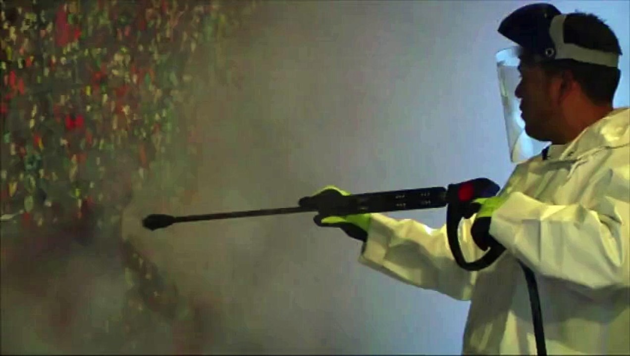 Le "mur de chewing-gums" de Seattle en cours de nettoyage