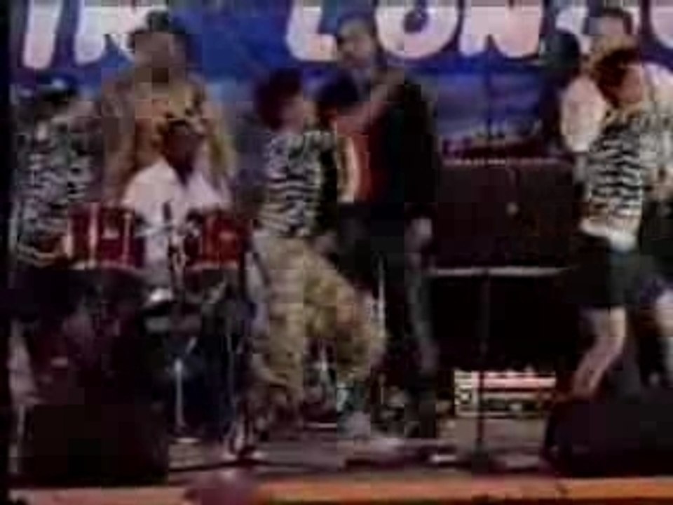 Werrason - Wenge Chick Dancers