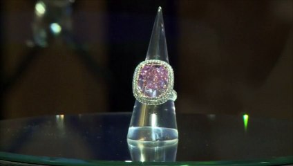 Un diamant rose vendu 26,6 millions d'euros aux enchères