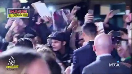 Aficionados Gritan &#39;Messi, Messi&#39; a Cristiano Ronaldo Durante la presentación de su Película