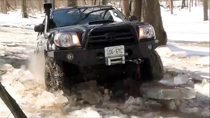 Este TOYOTA mostra porque é considerado uma besta de Off Road
