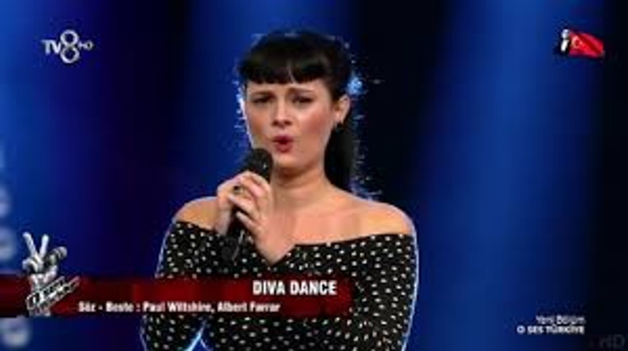 O Ses Türkiye'de opera söyleyen Asude Cemre İnci