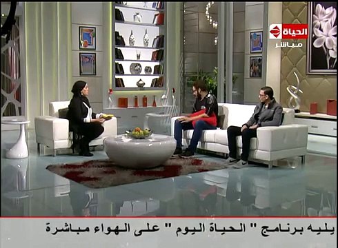 إنتبهوا أيها السادة - محمد محمود -رئيس إتحاد السحرة - يعلم المشاهدين لعبة سحرية على الهواء مباشرة - YouTube