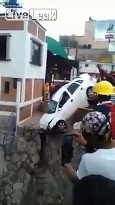 Epic car recovery fail
