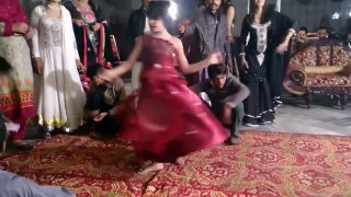 Latest Mujra In pakistani dirl 2015