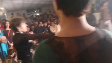 Pakistani Hot Latest Mujra - Tang Kurti Mein Pull Ke Payi