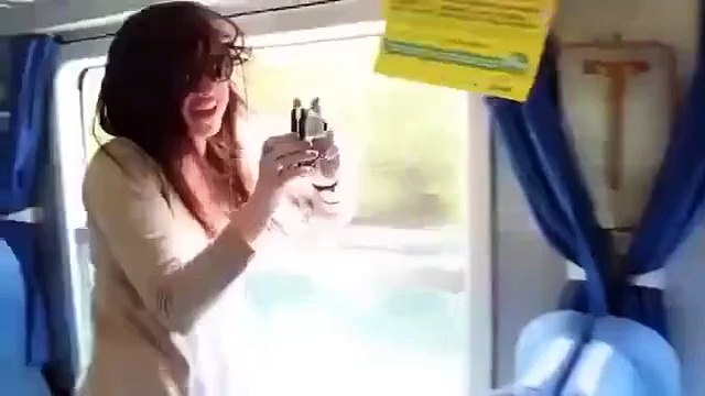 Голову девушки чуть не снёс поезд