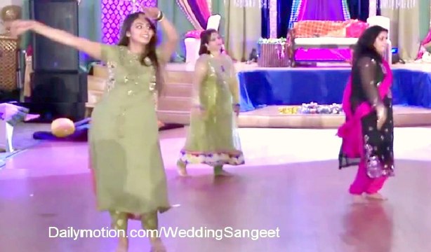 Lahore Wedding Dance By Girls | Balam Pichkari | HD ✔