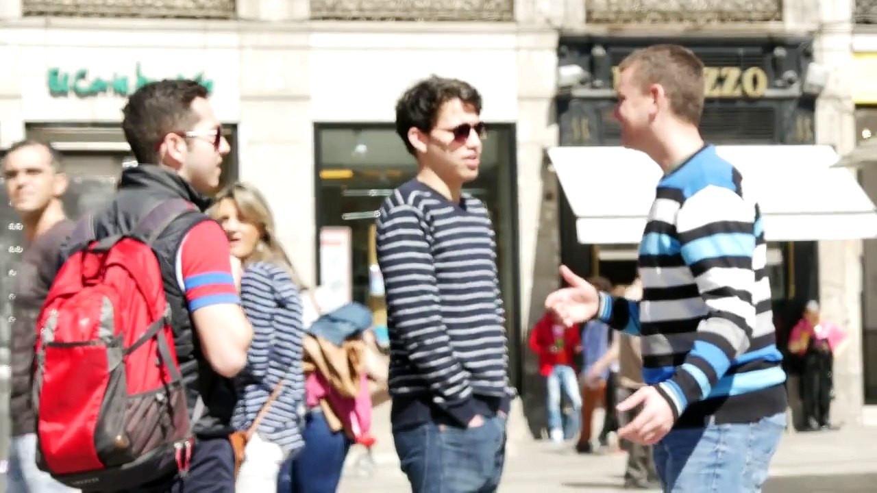 Soy gay ¿Te puedo tocar el culo? Comentarios en la vida real Nº 10