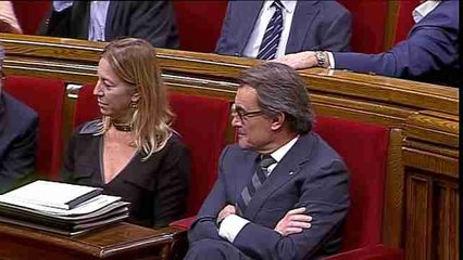 El TC suspende por unanimidad la declaración independentista