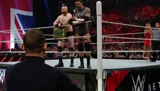 Wayne Rooney victimise un catcheur en direct ! vidéo