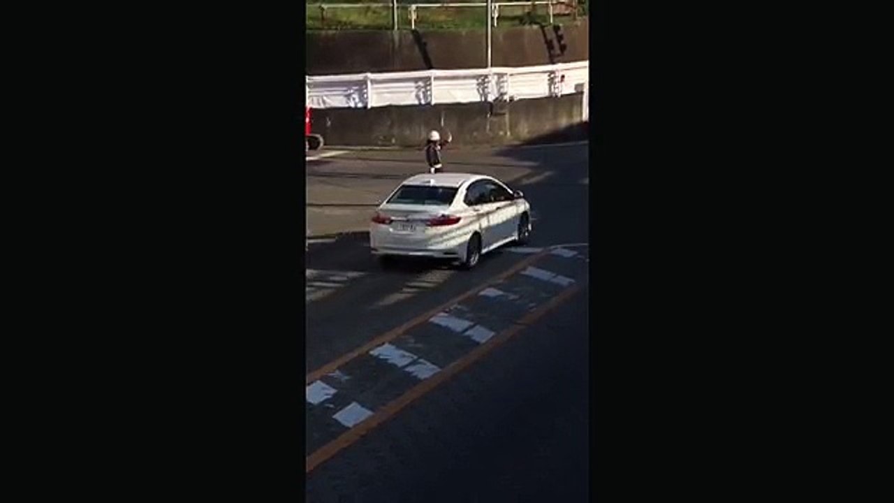誘導棒の振り方がカッコ良すぎる交通誘導員　2015年11月5日