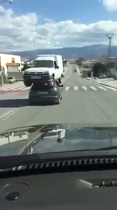How to Carry a Car on a Car Roof (Funny Video)