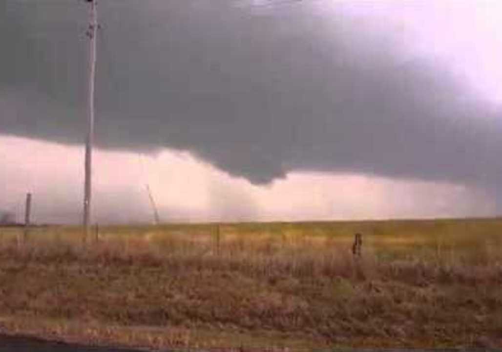 Wall Cloud Forms Over Trenton, Missouri