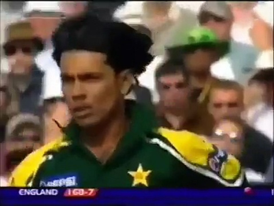 Shoaib Akhter aggressive bowling