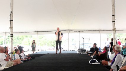 Lydia Tate sings 'Rubberneckin' Elvis Week 2015