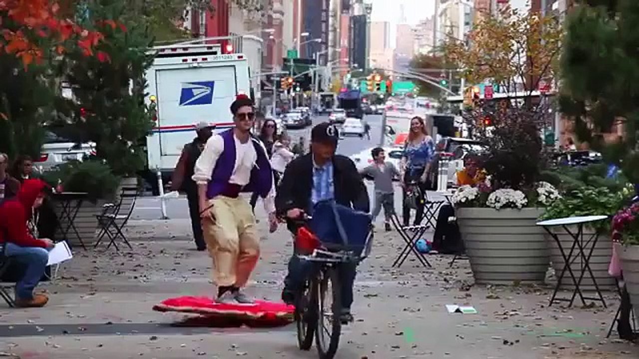 -ALADDIN AND MAGIC LAMP.STREET PERFORMER