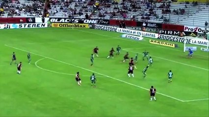 Munoz kicked where it hurts - Football News Clips