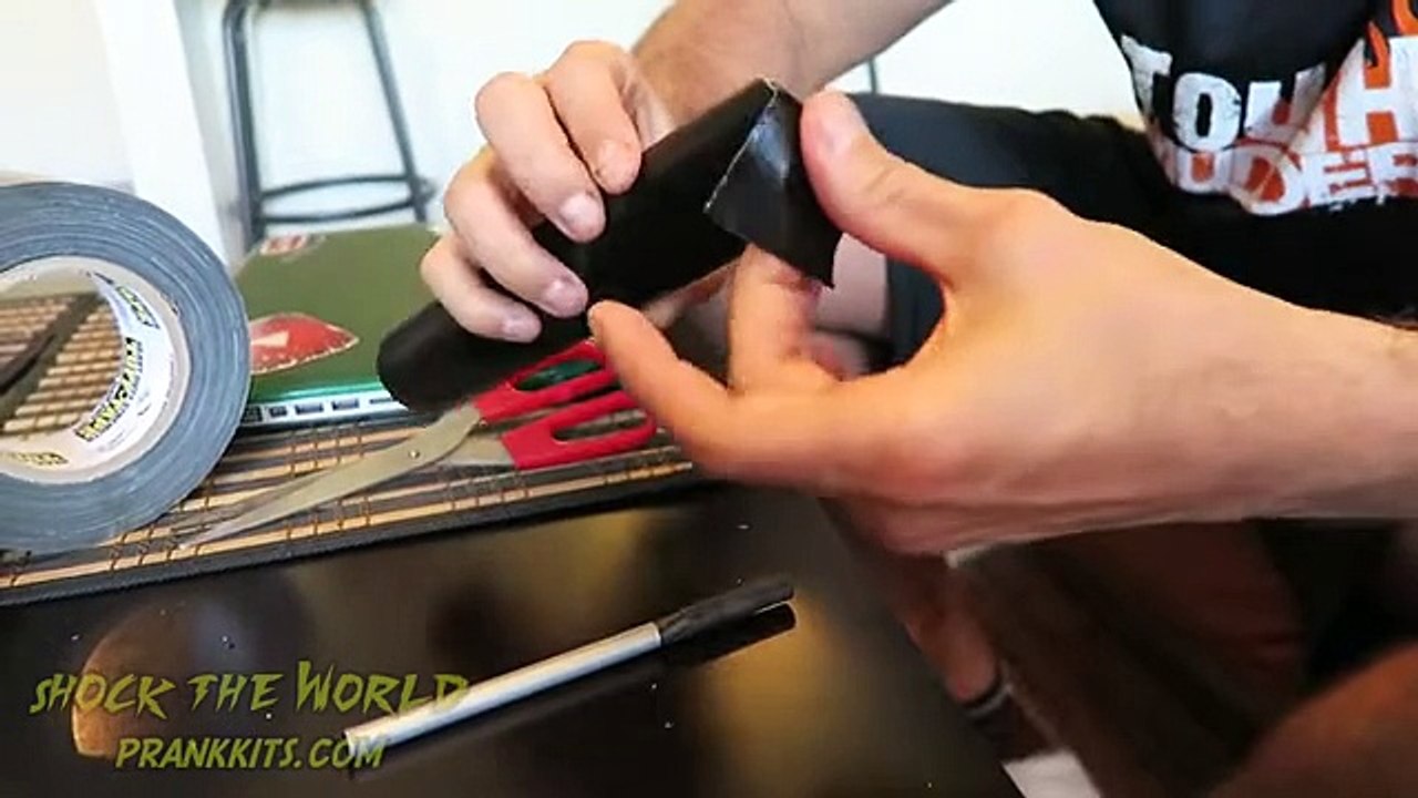 10 FUNNY APRIL FOOLS PRANKS!! - HOW TO PRANK - YouTube