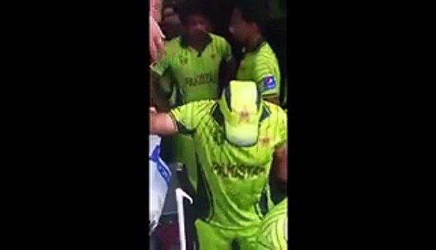 Crowd shouting Sarfaraz Dhoka nahi Dega and Lala Catch Out nahi hona