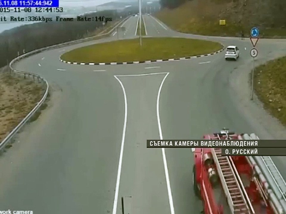 Russian firefighter Truck going through roundabout driving too fast!