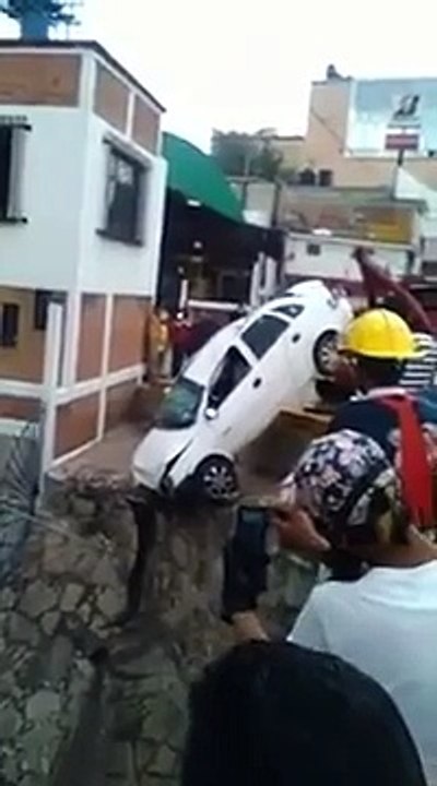Stupid Tow Truck Driver drops back rescued Car in Hole!