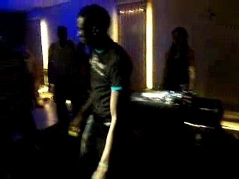 Almami danse encore coupé décalé!!!