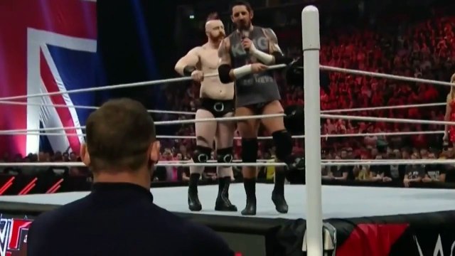 Wayne Rooney s'en prend au catcheur Wade Barrett