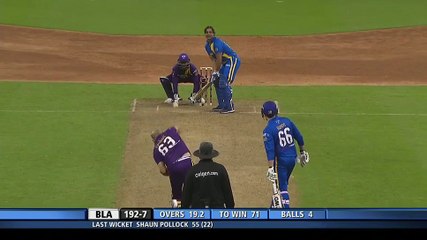 See How Andrew Symonds Welcomed Shoaib Akhtar when he came to BAT without Helmet (1)