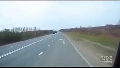 سائق محترف أنقذ نفسه من الموت بطريقة لن تتوقعها