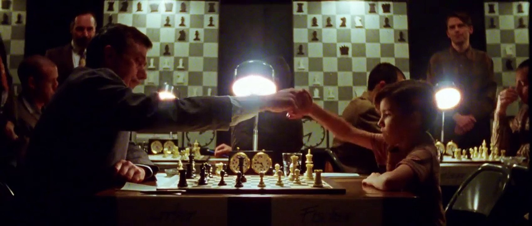 Жертвуя пешкой Pawn Sacrifice  смотреть оналайн