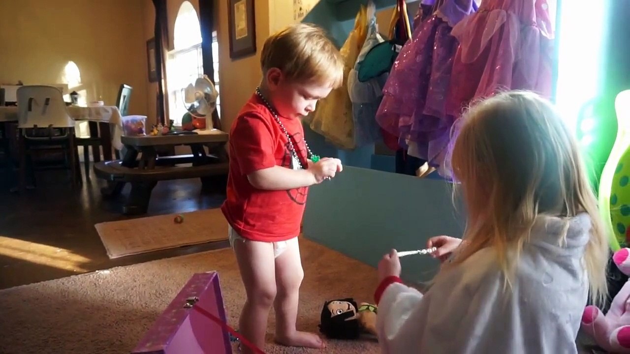 DESTROYING MOMS LAPTOP PRANK!