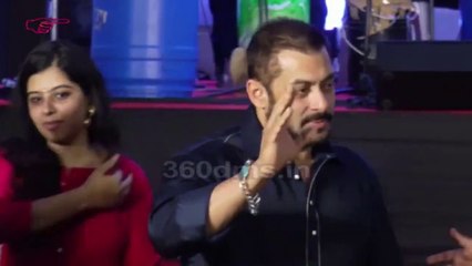 Download Video: Salman Khan and Sonam Kapoor full masti at Diwali celebration with 'Dharavi Rocks'