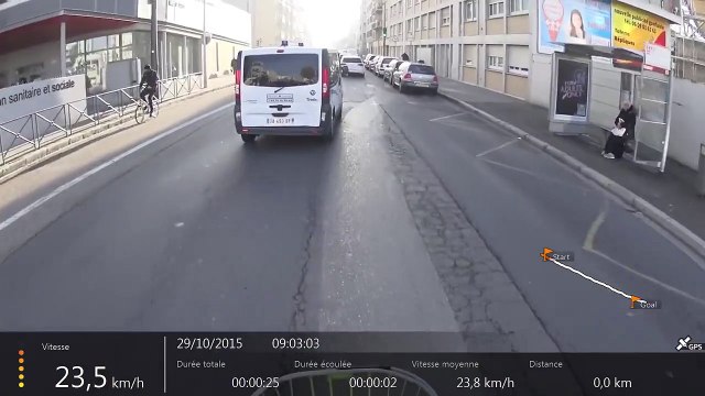 Un chauffard essaie de faire chuter un cycliste (Lyon)