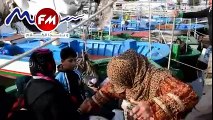 فيديو حصري : في الشابة مجموعة من العائلات تحرق إلى لمبدوزا إحتجاجاً لحرمانهم من المشاركة في مناقصة صيد