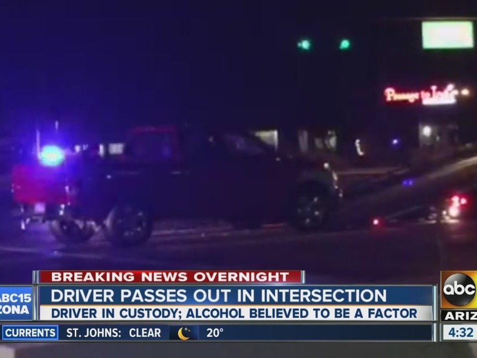 Driver passes out in Tempe intersection