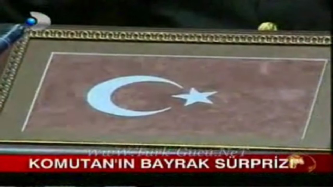 Bayrakları Bayrak Yapan Üstündeki Kandır!