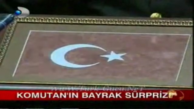 Bayrakları Bayrak Yapan Üstündeki Kandır!