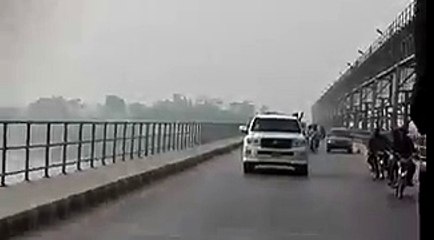 Imran Khan Moving towards Hyderabad without any VIP road reservation